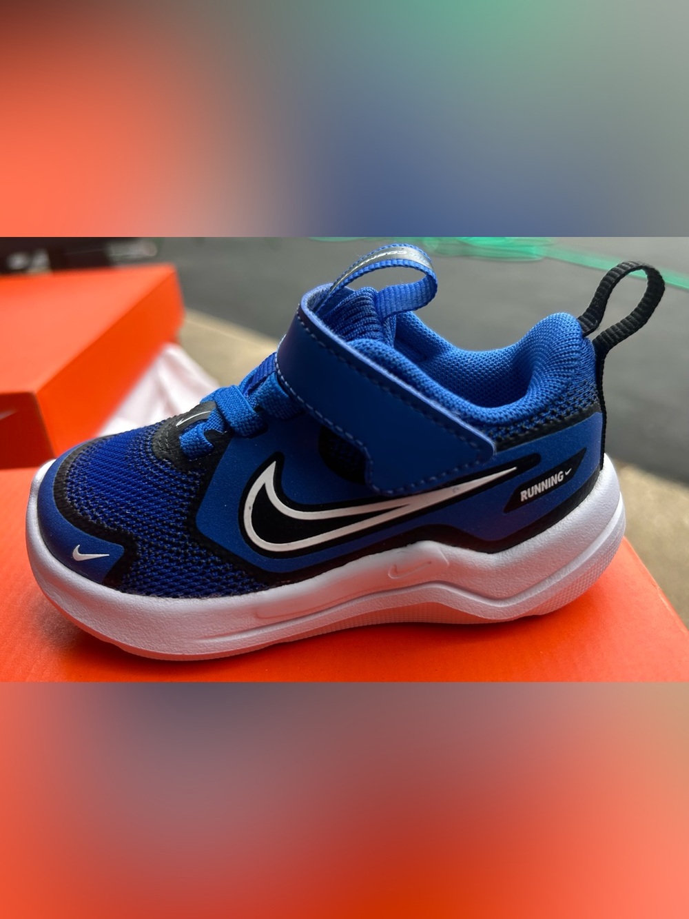 NEW NIKE Cosmic Runner Kids' Blue Running Sneaker Size 5 C